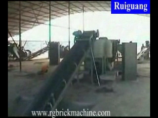 Rotary table type brick machine