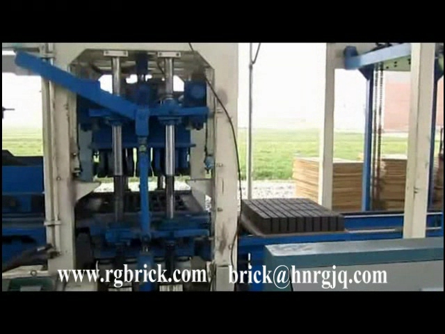 Automatic concrete block machine